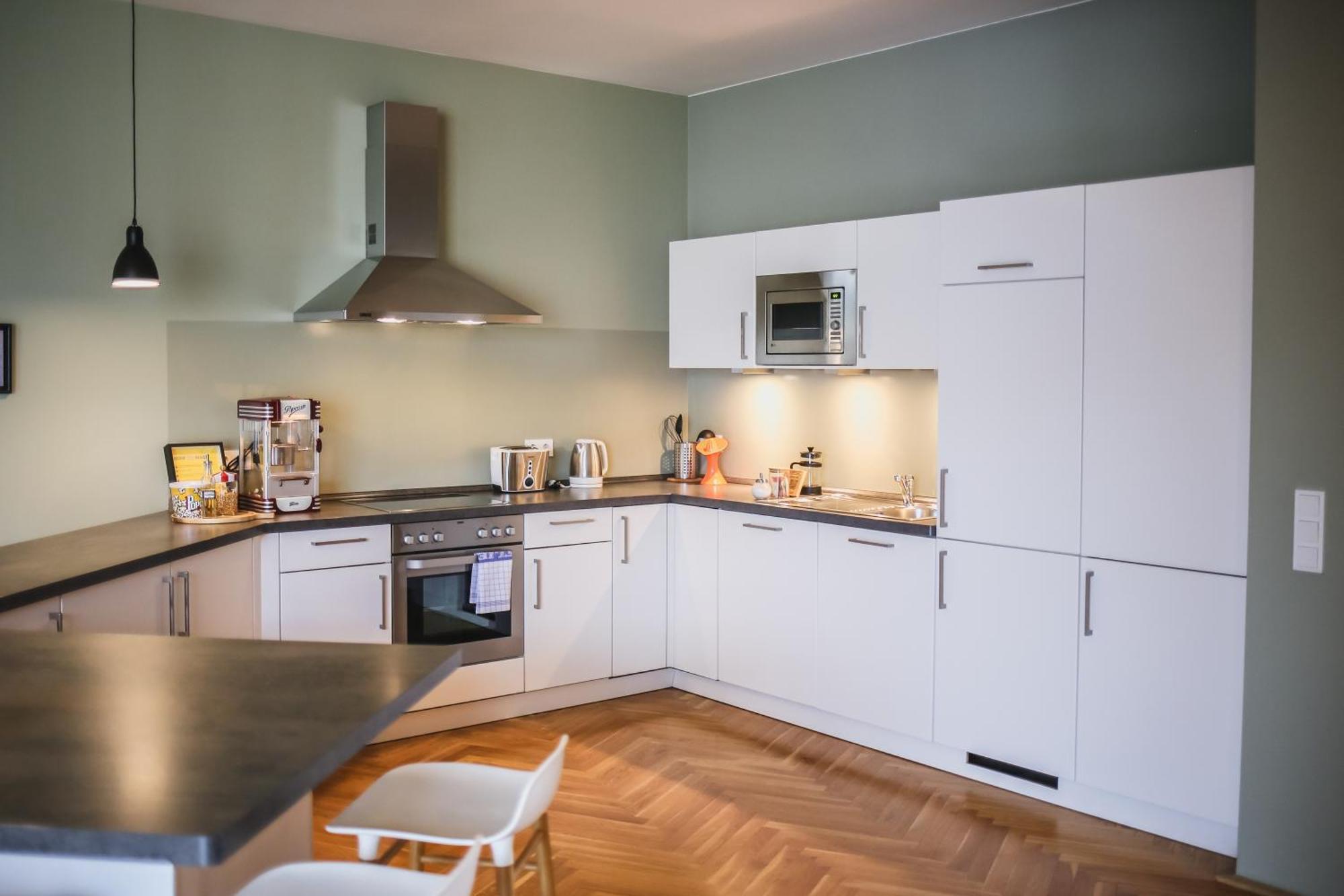 3 Bedroom Home Cinema Apartment