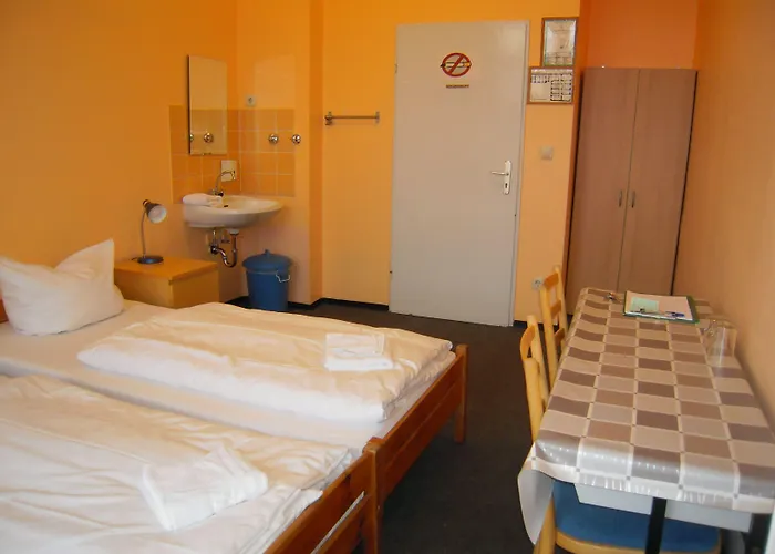 Happy Go Lucky Hotel + Hostel Berlín